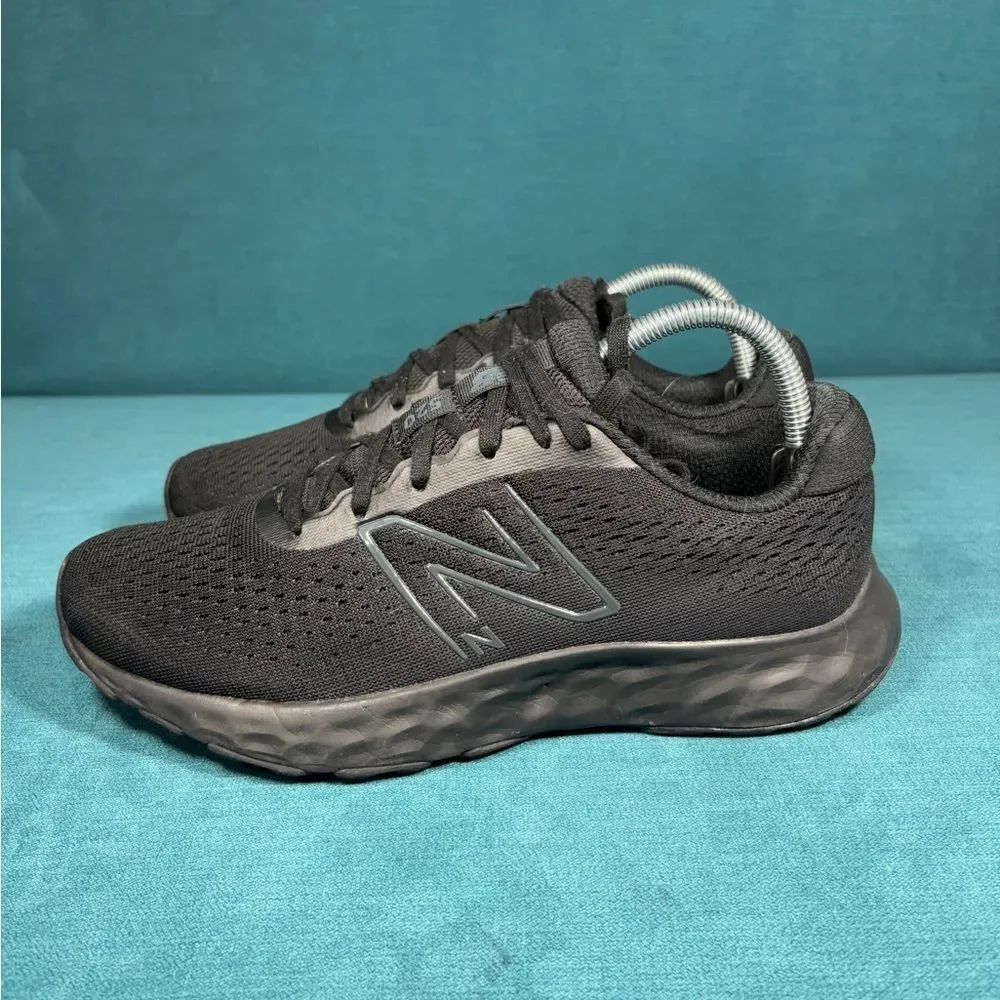 New Balance Womens 520 V8 Black Running Shoes Size 9.5